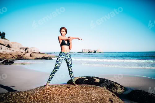 Preview: Young african women doing workout on the beach