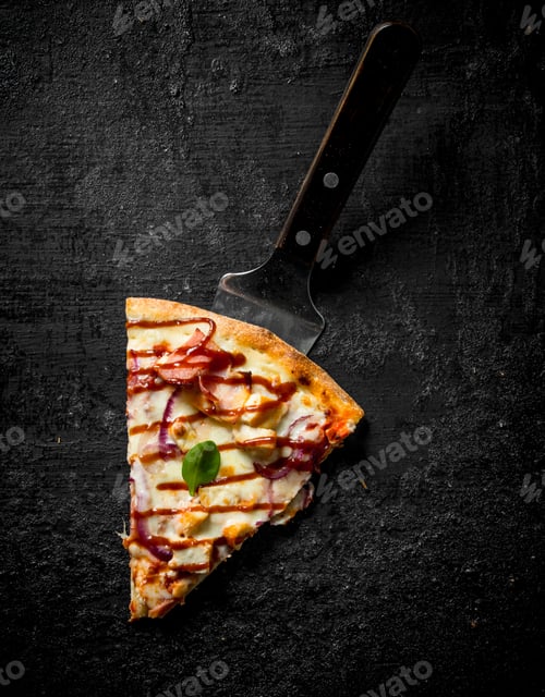 Preview: A piece of fragrant barbecue pizza.
