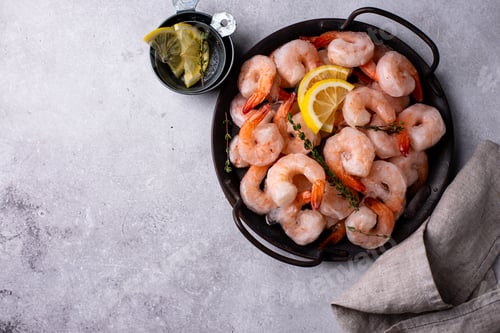 Preview: Frozen uncooked prawns or shrimps with lemon