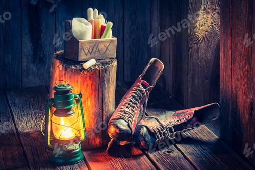 Preview: Vintage winter hut with skates and wax