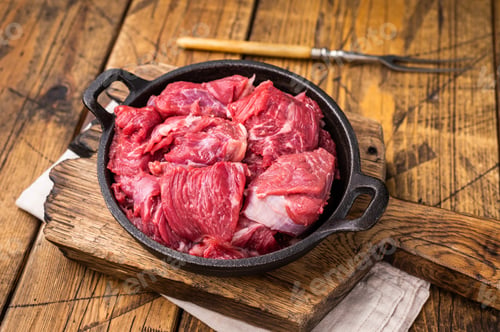 Preview: Freshly cut raw beef neck meat, waiting to be seasoned and cooked