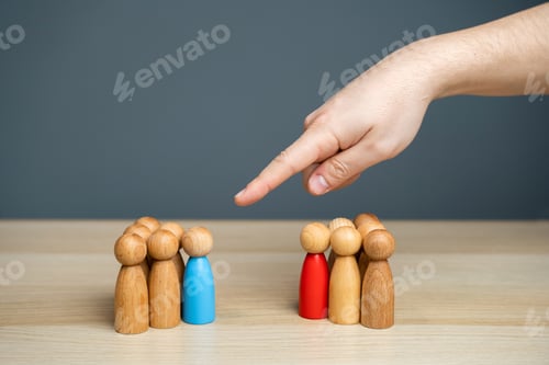 Vista previa: El líder señala a una persona del equipo.