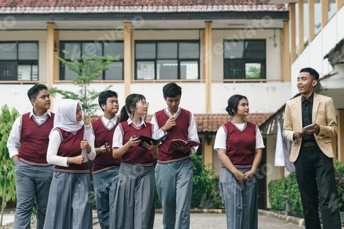 Preview: Students Learning Outside The Class