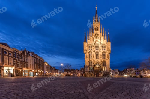 Preview: Scenic view of the City Hall of Gouda in the Netherlands during nighttime