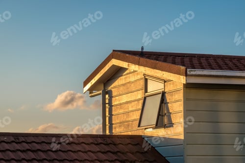 Preview: Low angle shot of a roof under the sunlight