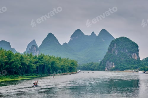 Preview: Tourist boats on Li river with carst mountains in the background