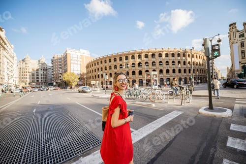 Preview: Woman traveling in Valencia city