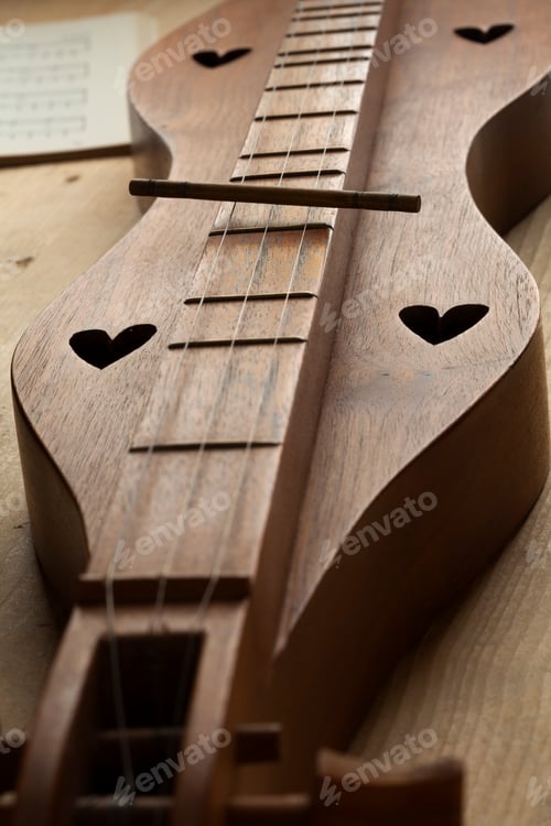 Preview: Appalachian dulcimer close up