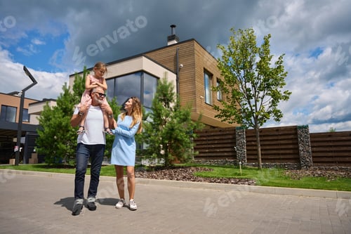Preview: Woman looks at man who has girl on his shoulders