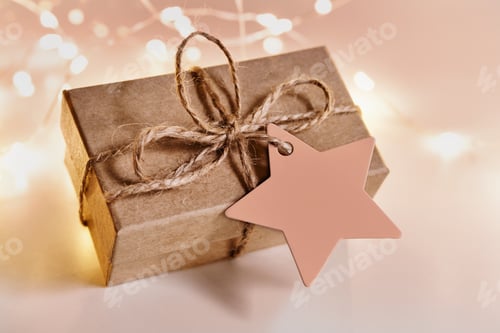 Visualização: Caixa de presente sustentável de Natal com vale-presente em branco na cor mocha mousse