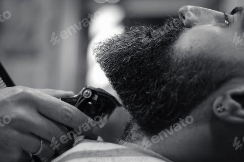 Preview: Man's haircut, close-up, at the barber shop