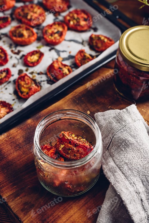 Preview: Sun Dried Tomatoes with Olive Oil, Garlic and Thyme in a Jar
