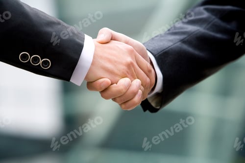 Preview: Close-up of businessmen shaking hands