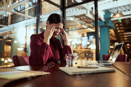 Preview: Focused photo on serious woman that closing her eyes