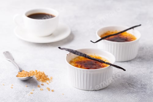 Preview: Creme brulee. French vanilla cream dessert with caramelised sugar.