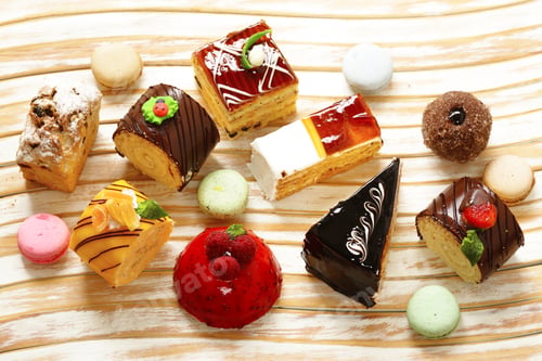 Preview: Assorted Mini Cakes