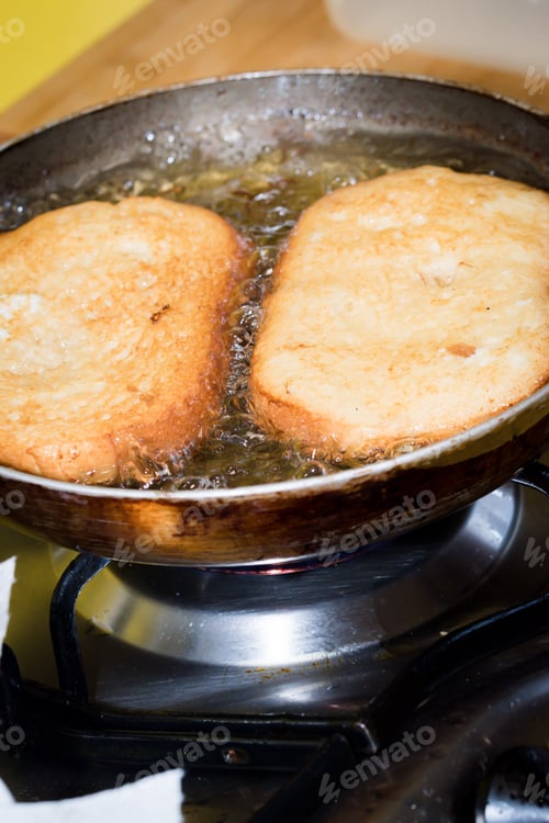 Preview: Frying bread to make a typical Spanish food, torrijas.