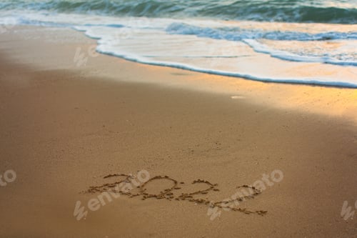 Visualização: 2022 Feliz Ano Novo inscrição praia de areia. Espaço de cópia de cartões postais de maquete