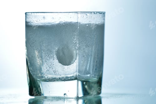 Preview: Effervescent tablet in a glass with bubble
