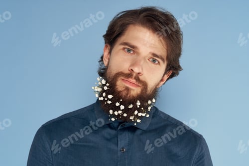 Preview: Cute bearded man flowers decorating blue shirt close-up