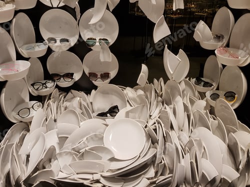 Preview: Shop window of eyeglasses store.