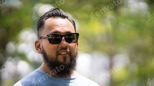 Preview: Asian bearded man wearing sunglasses in outdoor