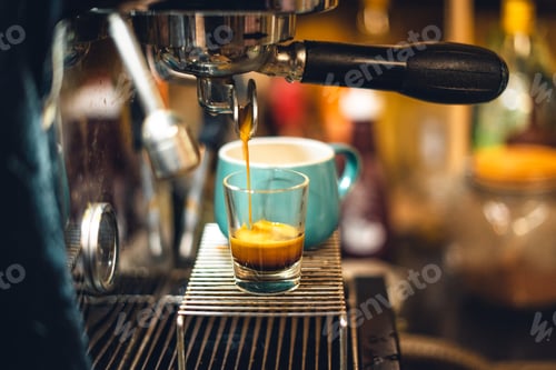Preview: Wonderful espresso shot pouring out