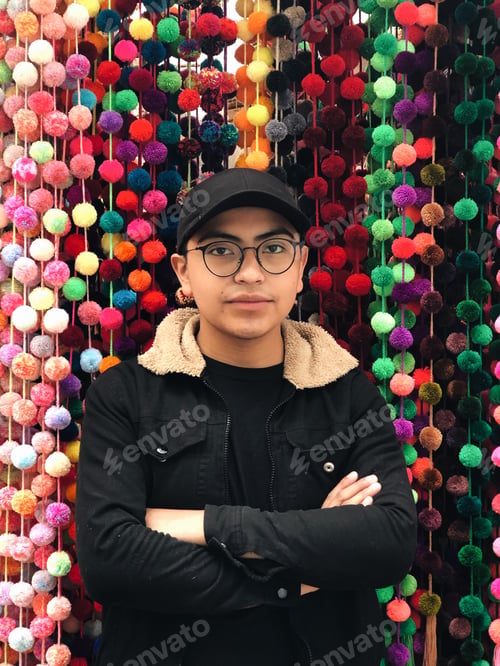Preview: portrait of a boy in front of mexican crafts
