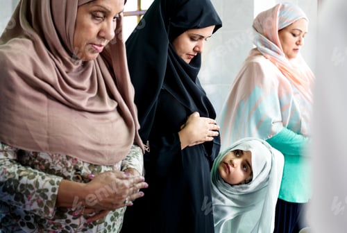 Preview: Muslim praying at the mosque