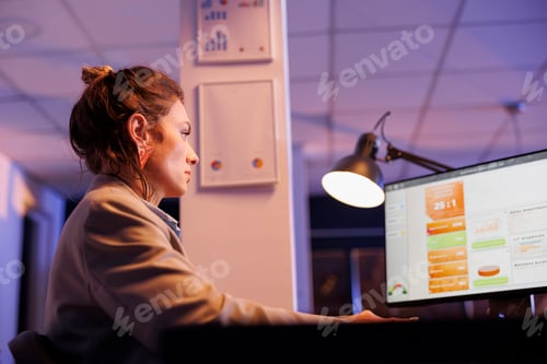 Preview: Businesswoman brainstorming business ideas