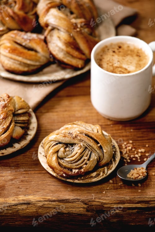Preview: Swedish cardamom buns Kanelbulle