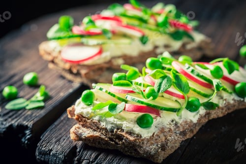 Preview: Sandwich with fromage cheese, avocado and bread