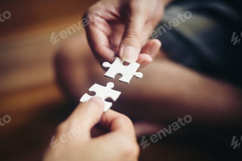 Preview: Hand holding jigsaw puzzles, Business partnership concept.