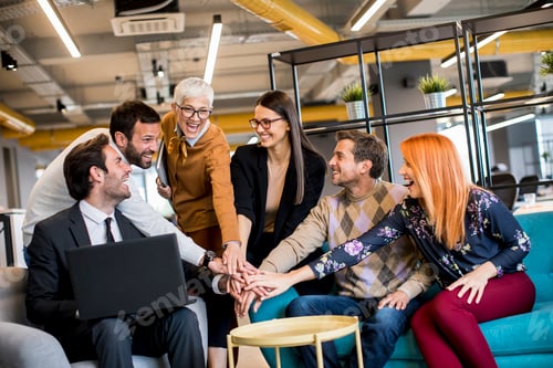 Preview: Business people in the modern office