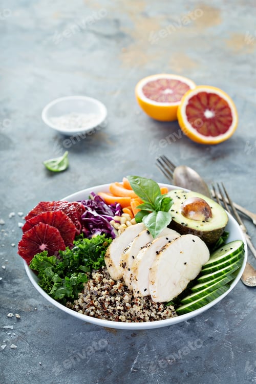 Preview: Healthy lunch bowl with chicken and quinoa
