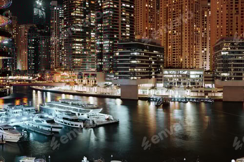 Preview: Stunning view of Dubai Marina at night