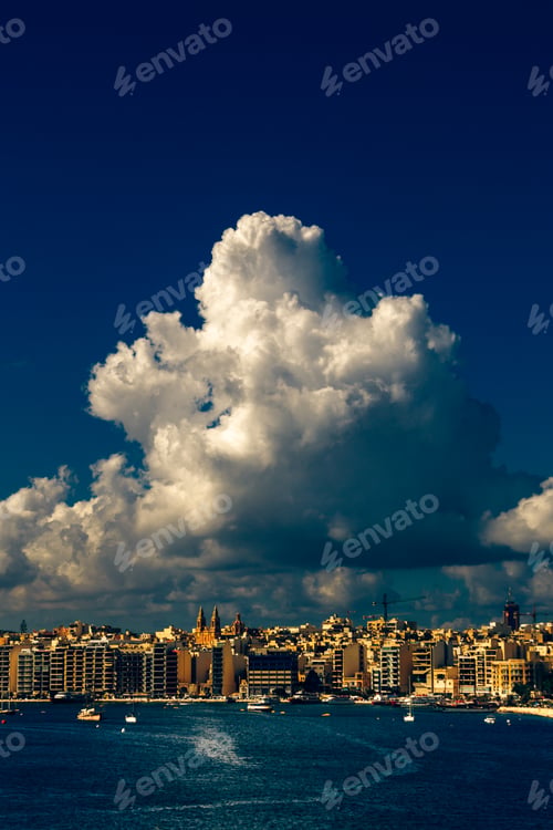 Preview: Vertical shot of the city view of Valletta, Malta
