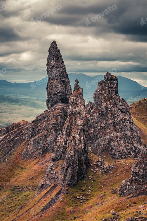 Preview: Stunning view to Old Man of Storr, Scotland