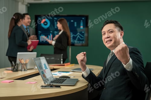 Preview: Modern Asian businessman with high confidence Committed to working together