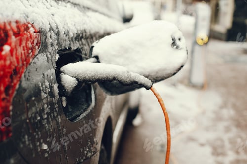 Preview: Charging an electric car with the power cable supply