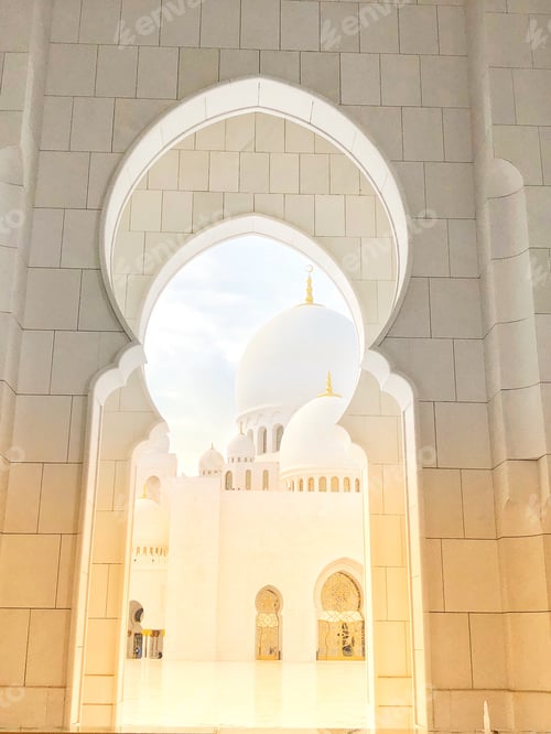 Preview: A beautiful view of the mosque through the archway!