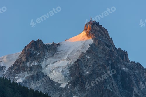 Preview: L'Aguille du Midi