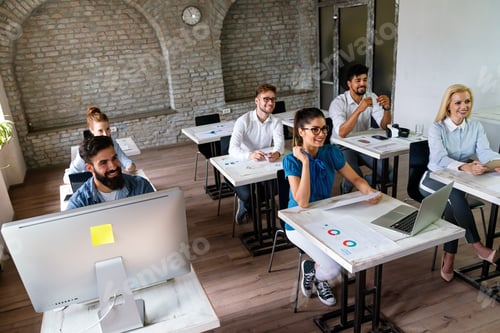 Preview: Group of multinational business people develop themselves in business training, meeting in office
