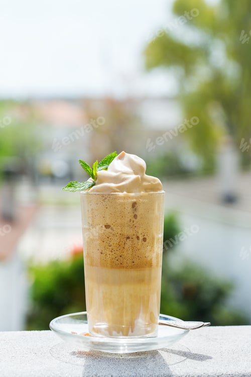 Preview: Trendy iced frothy ultra fluffy Dalgona instant Coffee drink