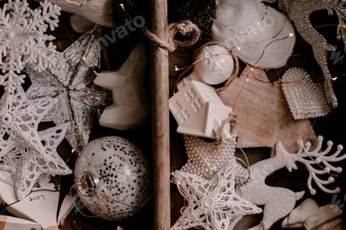 Preview: Christmas Ornaments and Decorations in Wooden Box