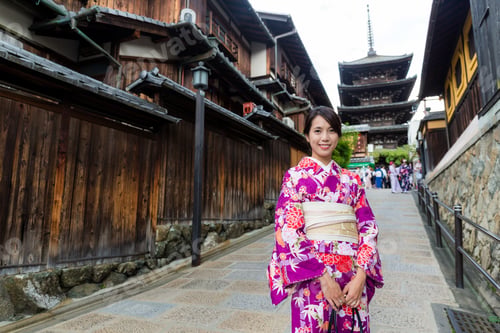 Preview: Asian Woman dress up with kimono in yasaka pagoda