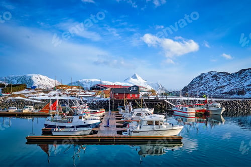 Preview: Fishing boats and yachts on pier in Norway