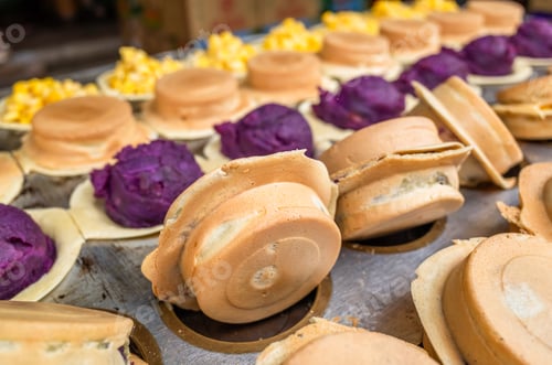 Preview: Traditional Taiwanese Snacks Of Wheel Pies In Red Beans And Taro