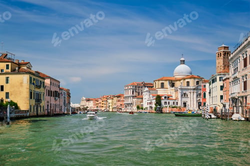Preview: Boats and gondolas on Grand Canal in Venice, Italy