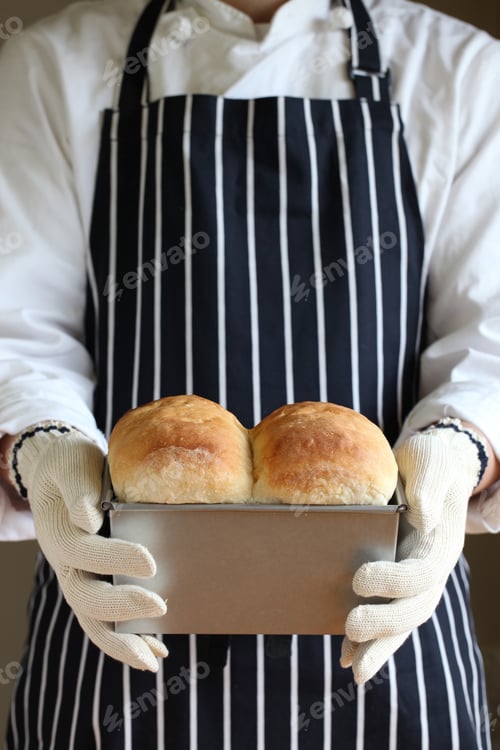 Preview: freshly baked homemade white bread